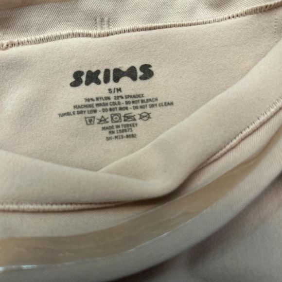 Skims tan color size S/M - Picture 2 of 2